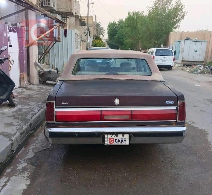 لينكولن تاون كار